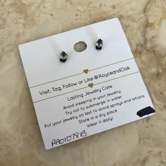 New! Statement Earrings - Picture 3 of 4